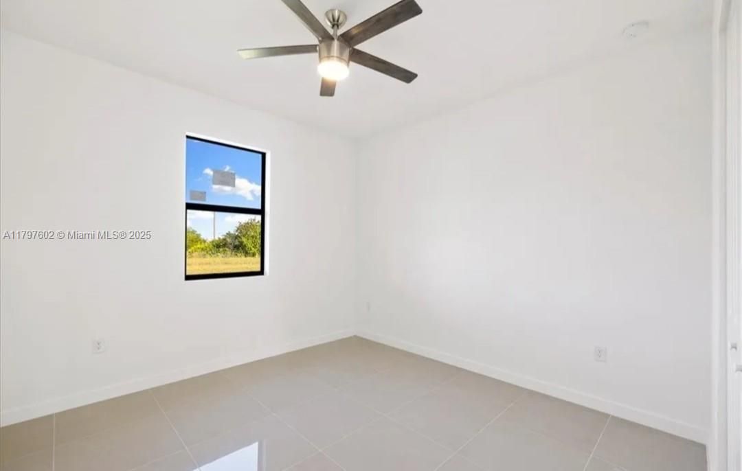 Recently Rented: $2,400 (3 beds, 2 baths, 1557 Square Feet)