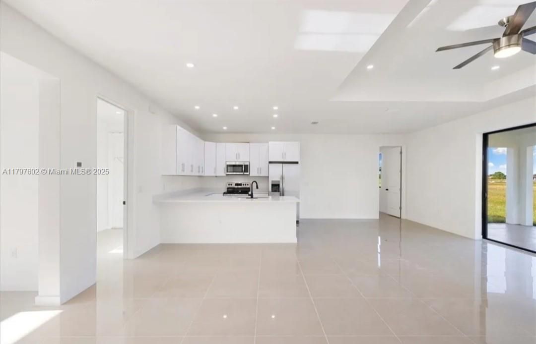 Recently Rented: $2,400 (3 beds, 2 baths, 1557 Square Feet)