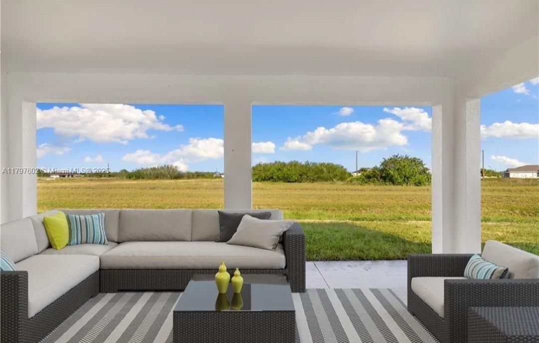 Recently Rented: $2,400 (3 beds, 2 baths, 1557 Square Feet)