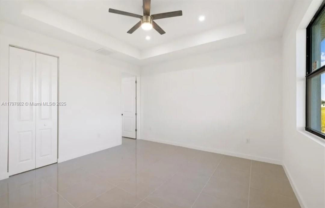 Recently Rented: $2,400 (3 beds, 2 baths, 1557 Square Feet)