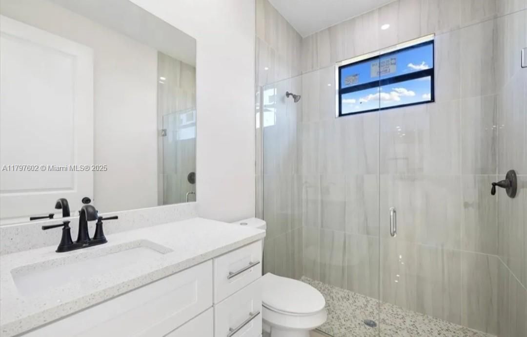 Recently Rented: $2,400 (3 beds, 2 baths, 1557 Square Feet)