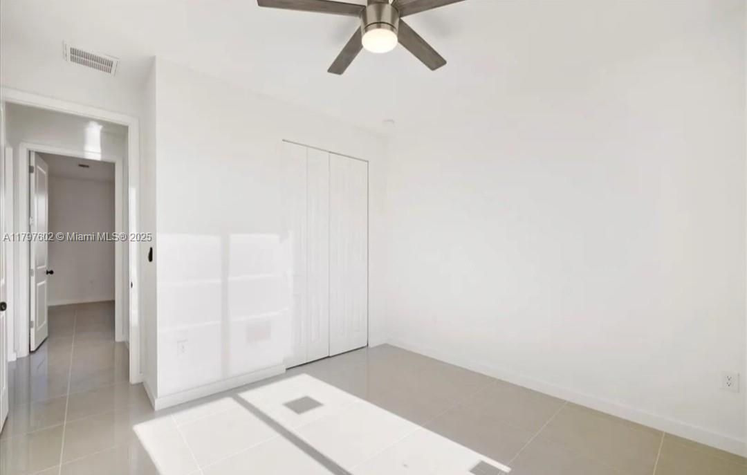 Recently Rented: $2,400 (3 beds, 2 baths, 1557 Square Feet)