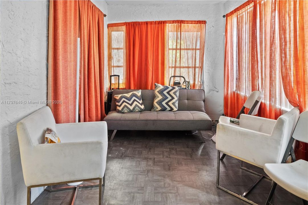 На продажу: $1,200,000 (3 спален, 1 ванн, 1372 Квадратных фут)