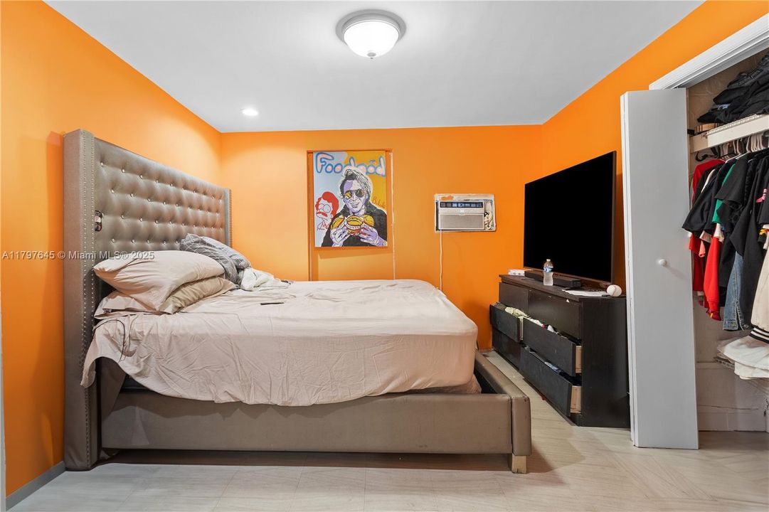 На продажу: $1,200,000 (3 спален, 1 ванн, 1372 Квадратных фут)