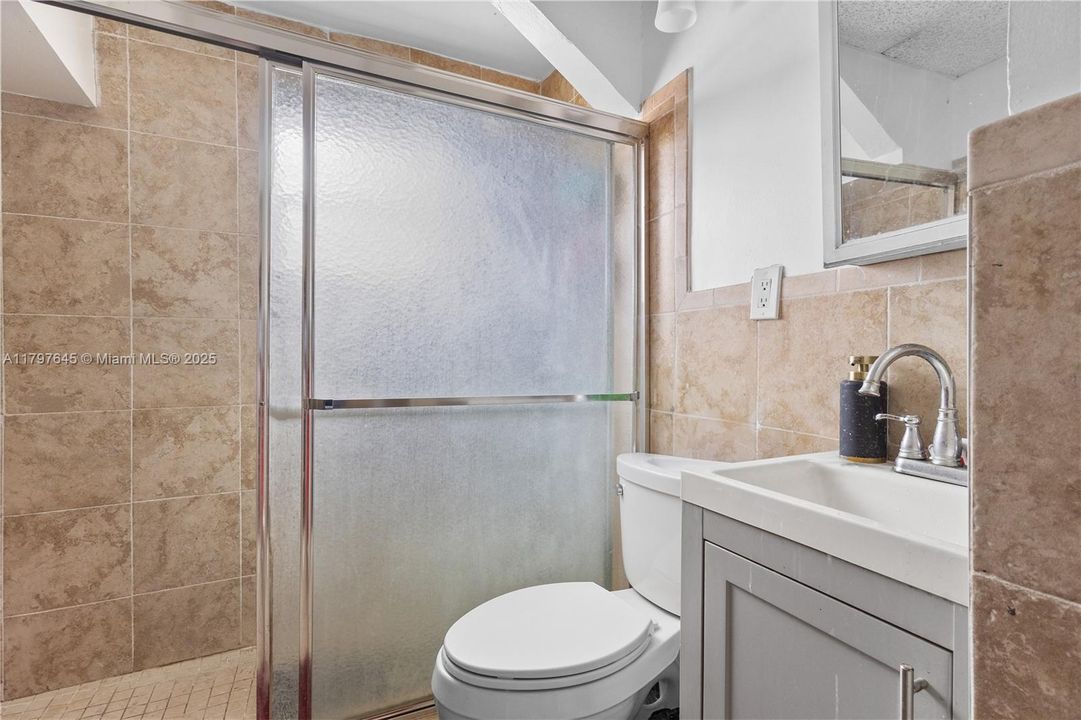 На продажу: $1,200,000 (3 спален, 1 ванн, 1372 Квадратных фут)