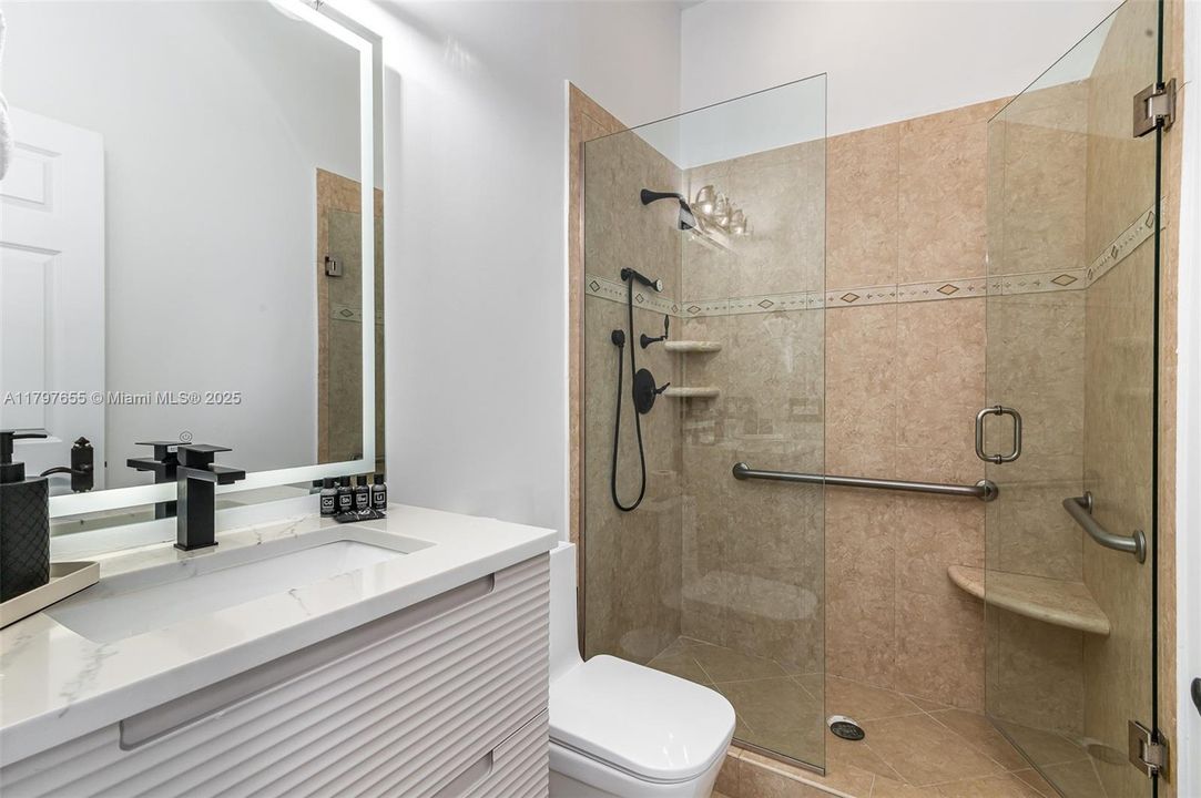 出租: $25,000 (7 贝兹, 7 浴室, 5807 平方英尺)