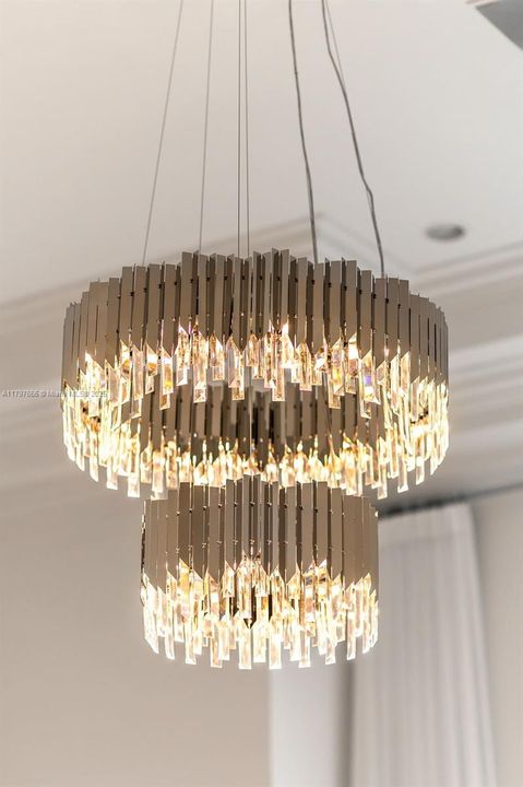 出租: $25,000 (7 贝兹, 7 浴室, 5807 平方英尺)