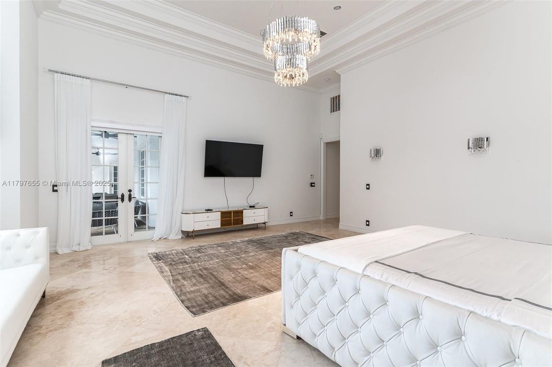 出租: $25,000 (7 贝兹, 7 浴室, 5807 平方英尺)