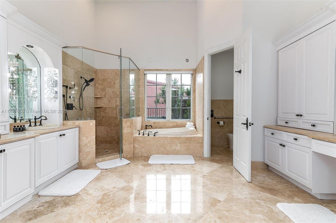 出租: $25,000 (7 贝兹, 7 浴室, 5807 平方英尺)