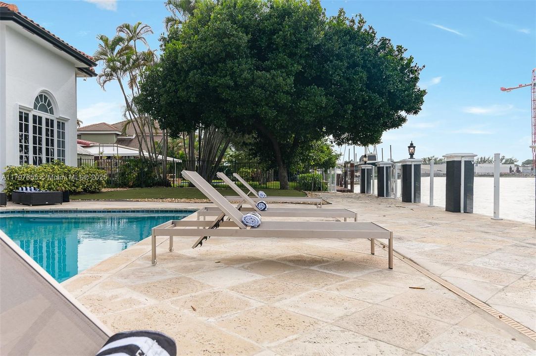 出租: $25,000 (7 贝兹, 7 浴室, 5807 平方英尺)