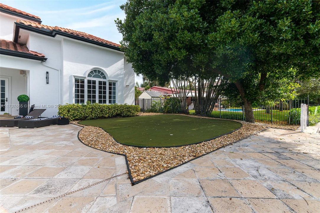 出租: $25,000 (7 贝兹, 7 浴室, 5807 平方英尺)