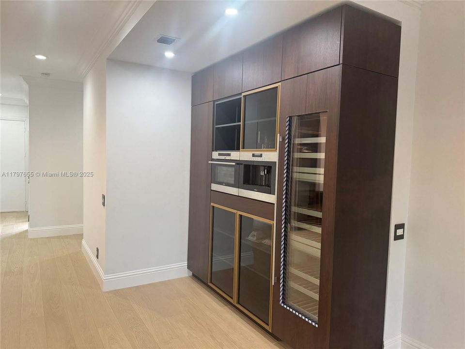 出租: $25,000 (7 贝兹, 7 浴室, 5807 平方英尺)