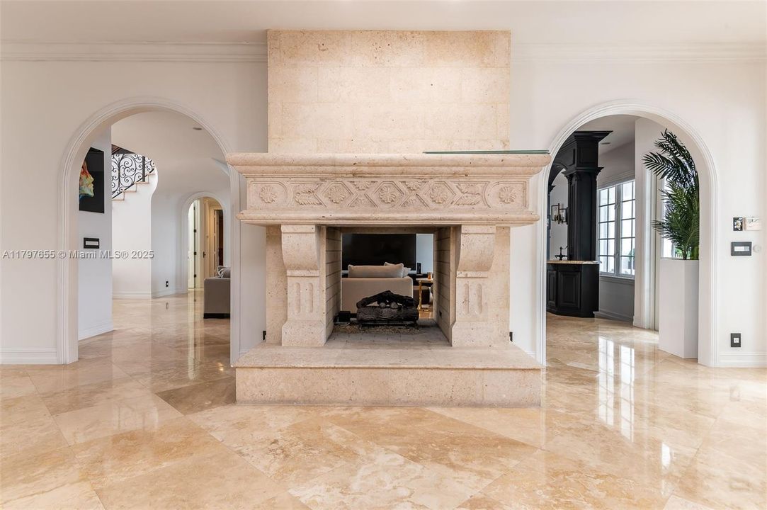 出租: $25,000 (7 贝兹, 7 浴室, 5807 平方英尺)