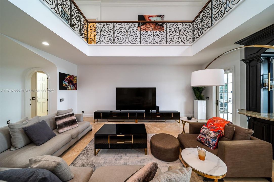 出租: $25,000 (7 贝兹, 7 浴室, 5807 平方英尺)