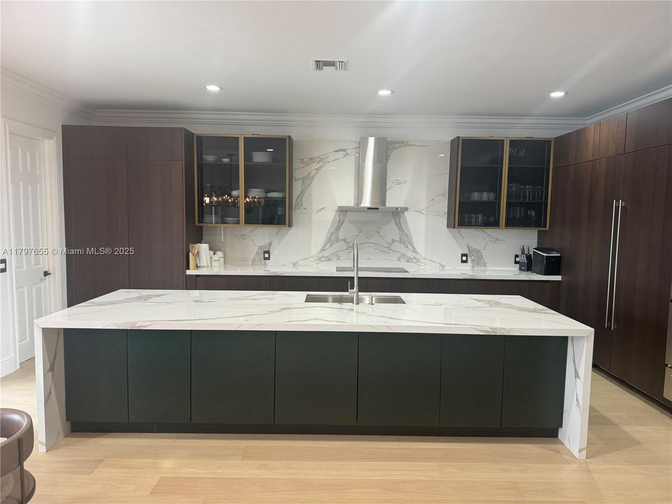 出租: $25,000 (7 贝兹, 7 浴室, 5807 平方英尺)