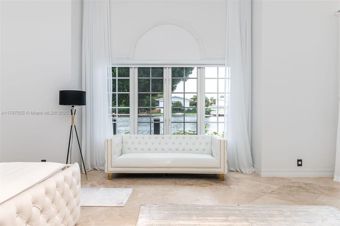 出租: $25,000 (7 贝兹, 7 浴室, 5807 平方英尺)