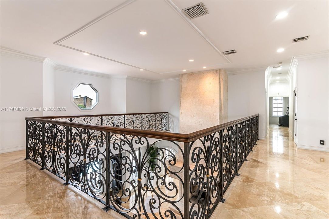 出租: $25,000 (7 贝兹, 7 浴室, 5807 平方英尺)