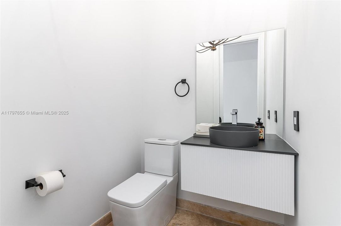 出租: $25,000 (7 贝兹, 7 浴室, 5807 平方英尺)