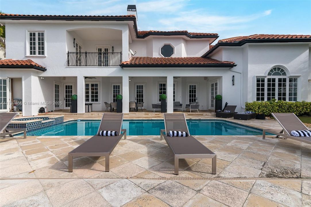 出租: $25,000 (7 贝兹, 7 浴室, 5807 平方英尺)