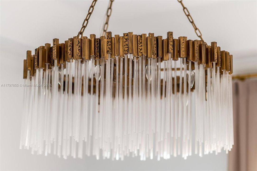 出租: $25,000 (7 贝兹, 7 浴室, 5807 平方英尺)