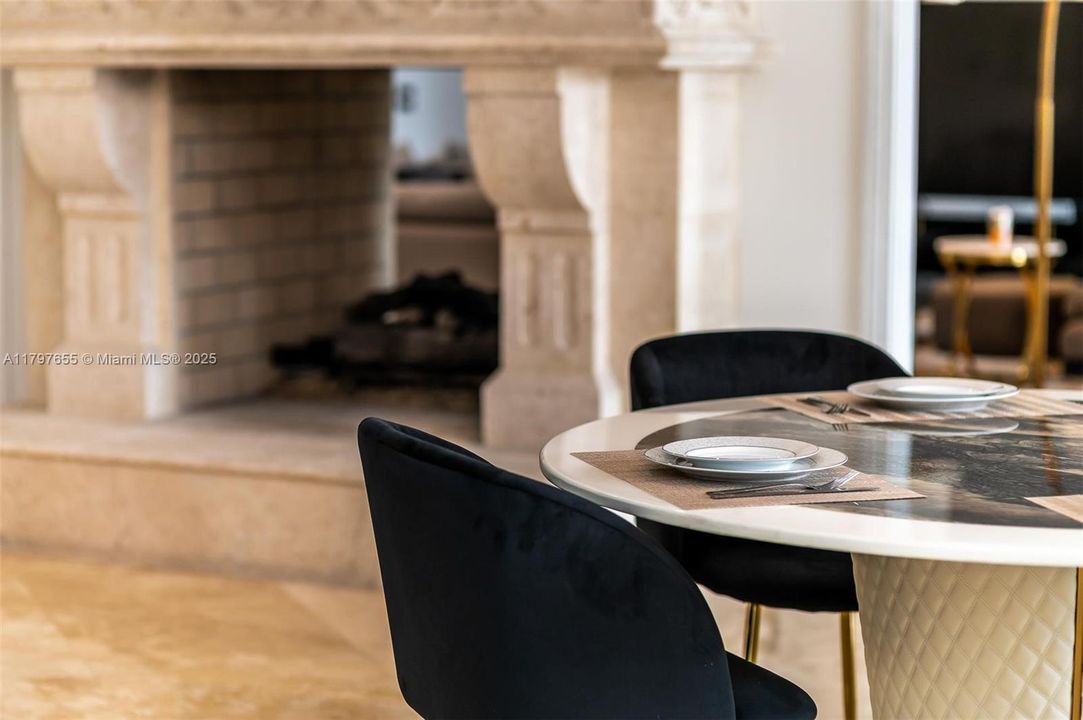 出租: $25,000 (7 贝兹, 7 浴室, 5807 平方英尺)