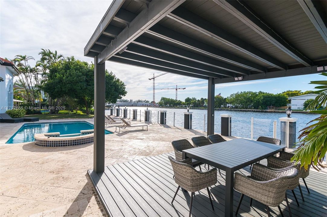 出租: $25,000 (7 贝兹, 7 浴室, 5807 平方英尺)