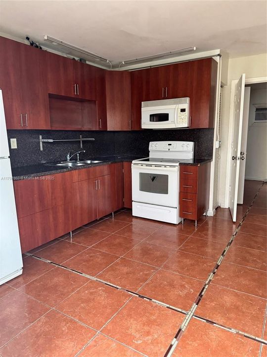Recently Rented: $1,400 (1 beds, 1 baths, 407 Square Feet)