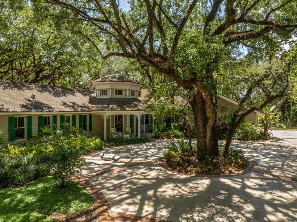 Active With Contract: $7,750,000 (5 beds, 4 baths, 4535 Square Feet)