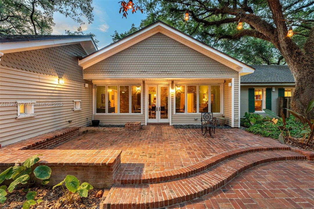 Active With Contract: $7,750,000 (5 beds, 4 baths, 4535 Square Feet)