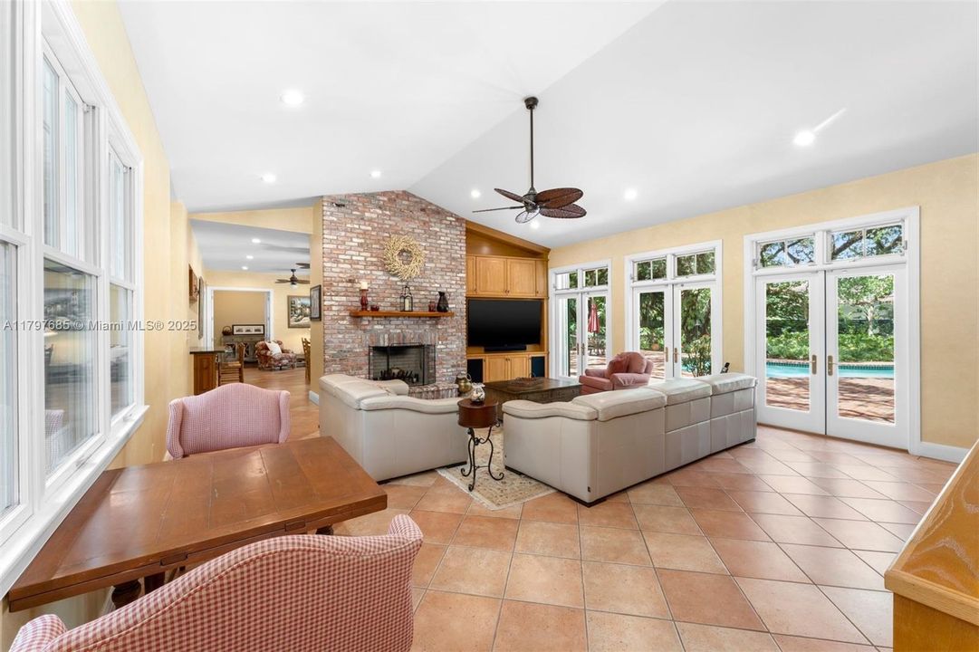 Sun lit rooms thruought