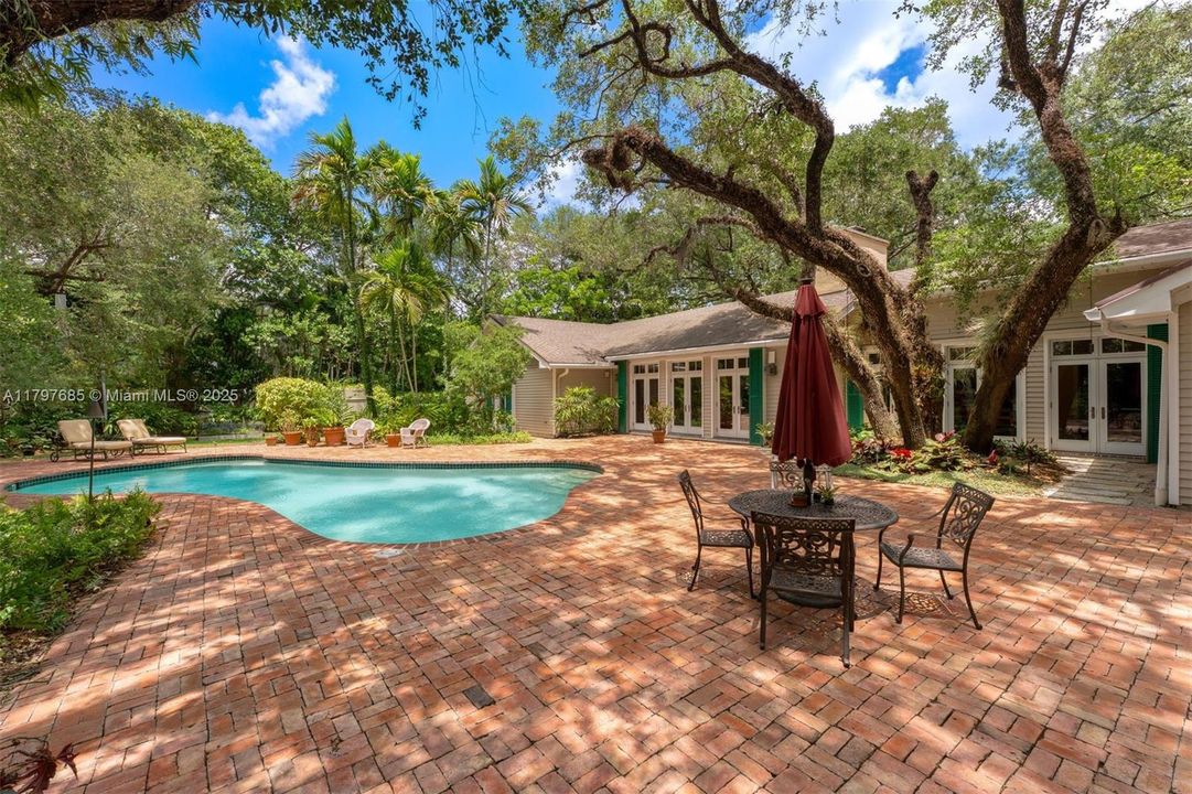 Active With Contract: $7,750,000 (5 beds, 4 baths, 4535 Square Feet)