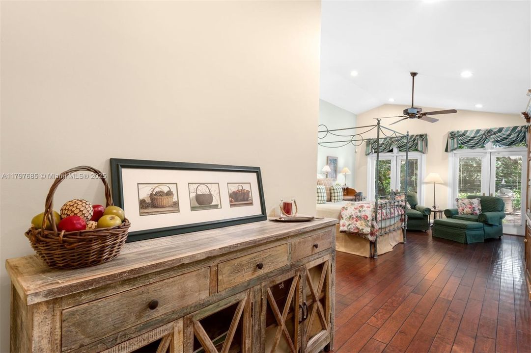 Active With Contract: $7,750,000 (5 beds, 4 baths, 4535 Square Feet)