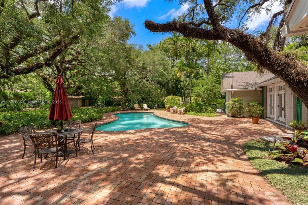 Active With Contract: $7,750,000 (5 beds, 4 baths, 4535 Square Feet)