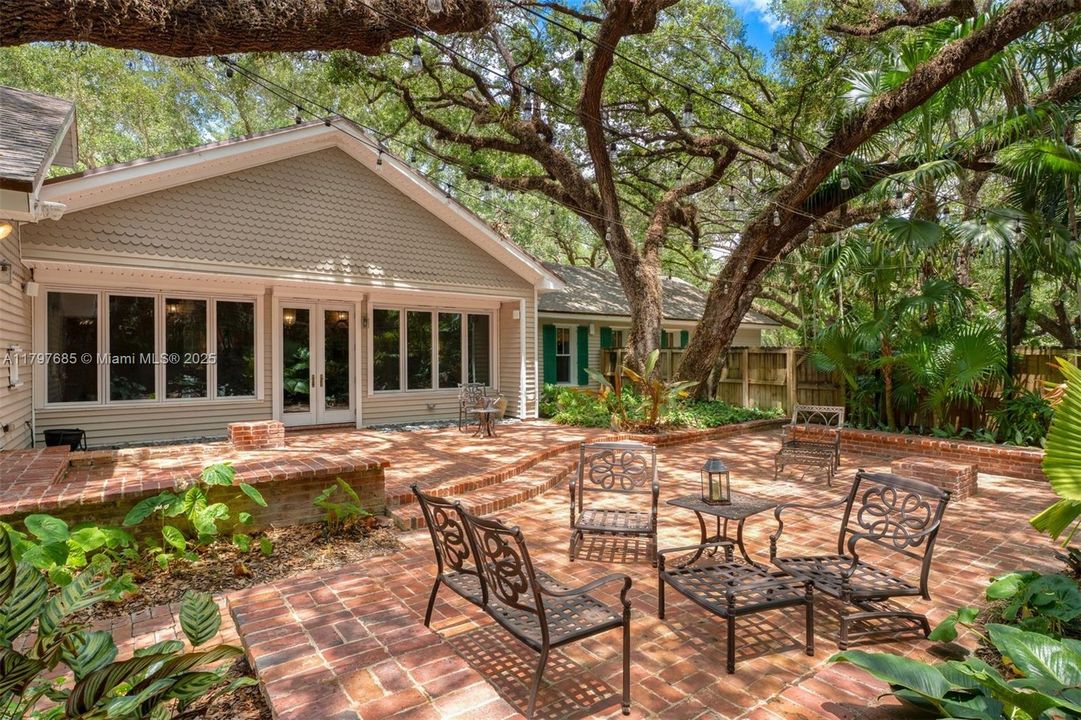 Active With Contract: $7,750,000 (5 beds, 4 baths, 4535 Square Feet)