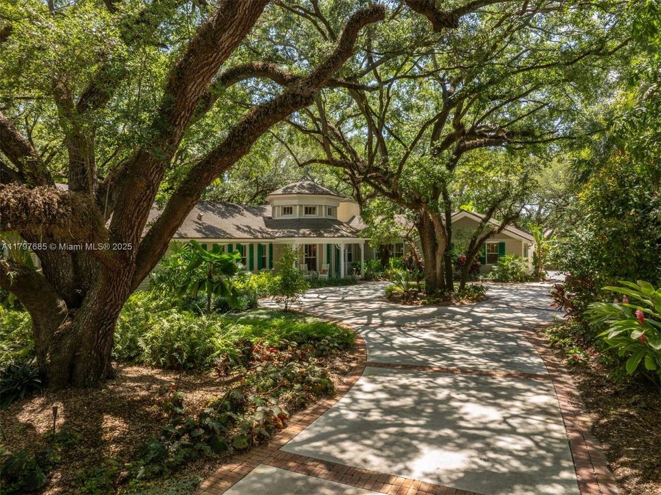 1.06 acre in no flood zone on the Coral Ridge