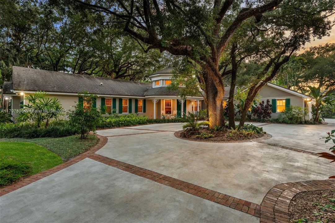 Active With Contract: $7,750,000 (5 beds, 4 baths, 4535 Square Feet)