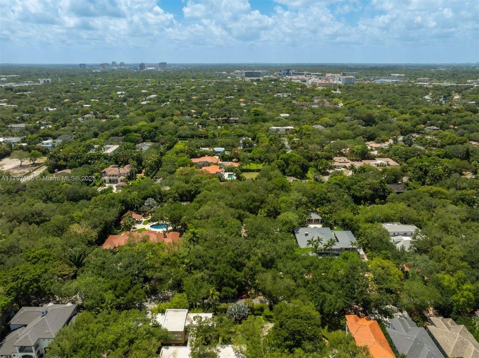 Active With Contract: $7,750,000 (5 beds, 4 baths, 4535 Square Feet)