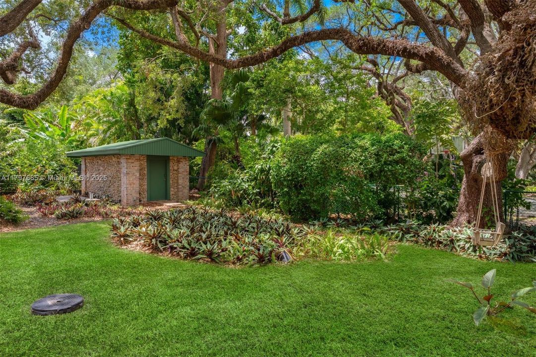 Active With Contract: $7,750,000 (5 beds, 4 baths, 4535 Square Feet)