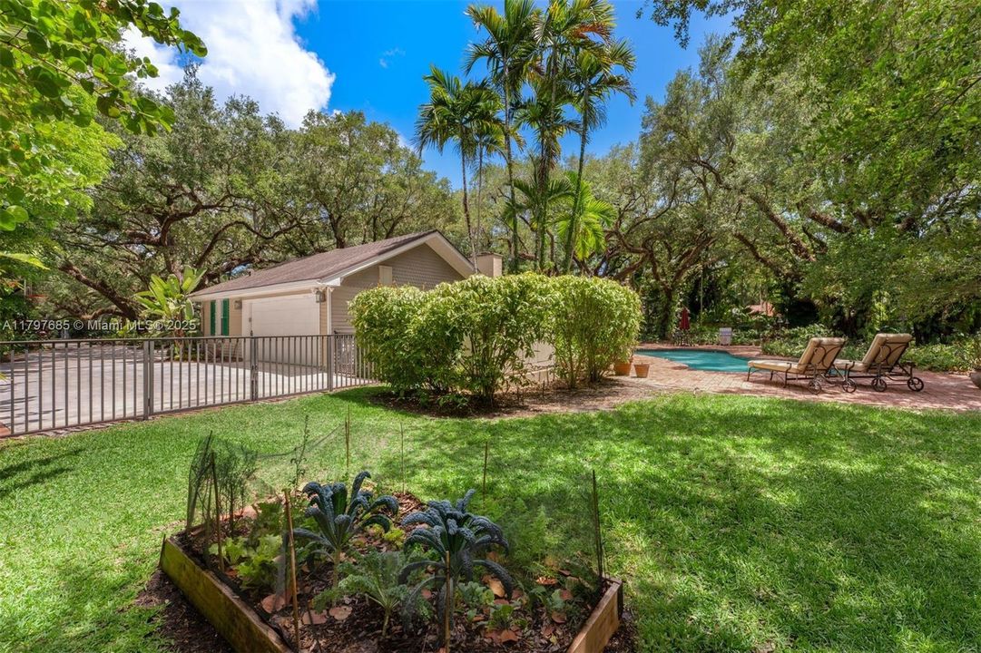 Active With Contract: $7,750,000 (5 beds, 4 baths, 4535 Square Feet)