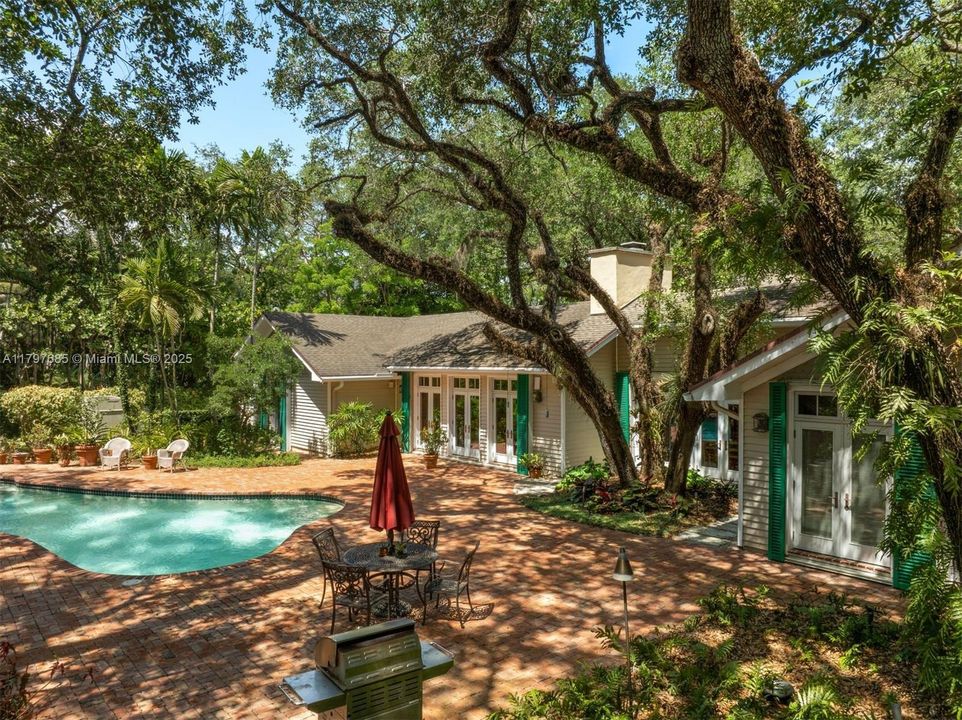 Active With Contract: $7,750,000 (5 beds, 4 baths, 4535 Square Feet)