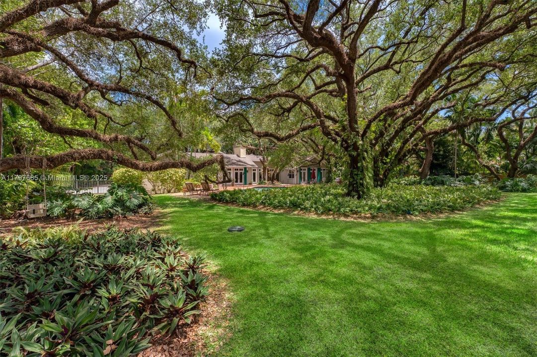 Active With Contract: $7,750,000 (5 beds, 4 baths, 4535 Square Feet)