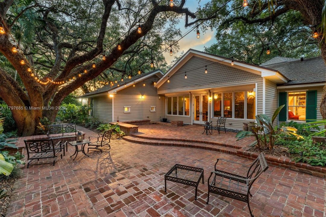 Active With Contract: $7,750,000 (5 beds, 4 baths, 4535 Square Feet)