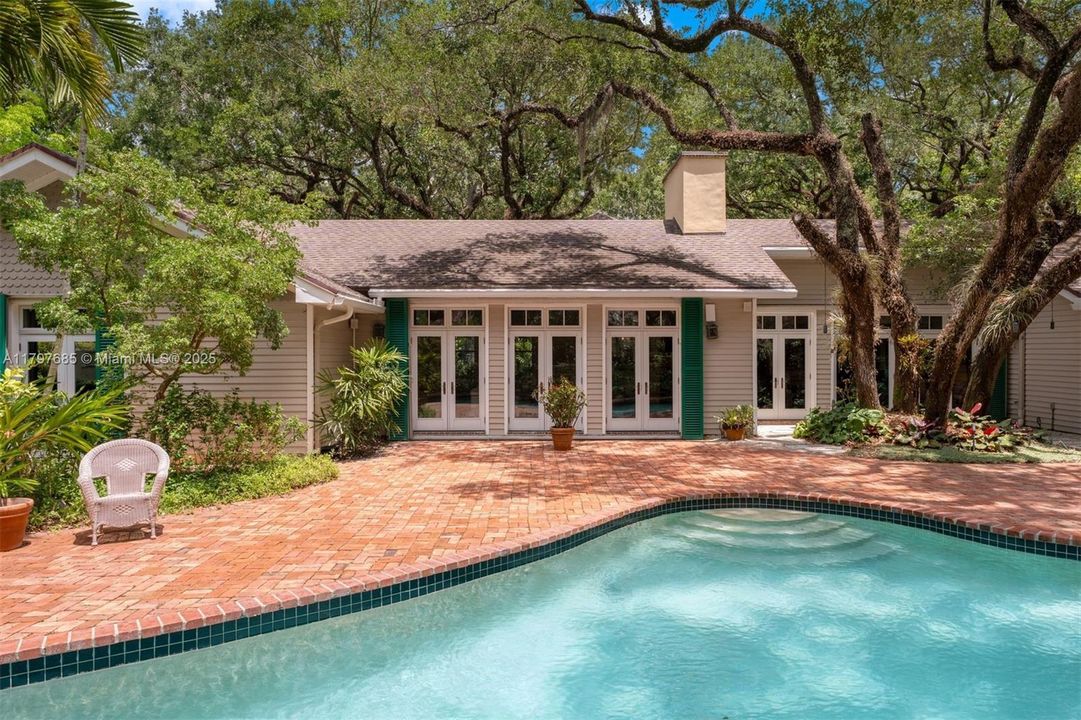 Active With Contract: $7,750,000 (5 beds, 4 baths, 4535 Square Feet)