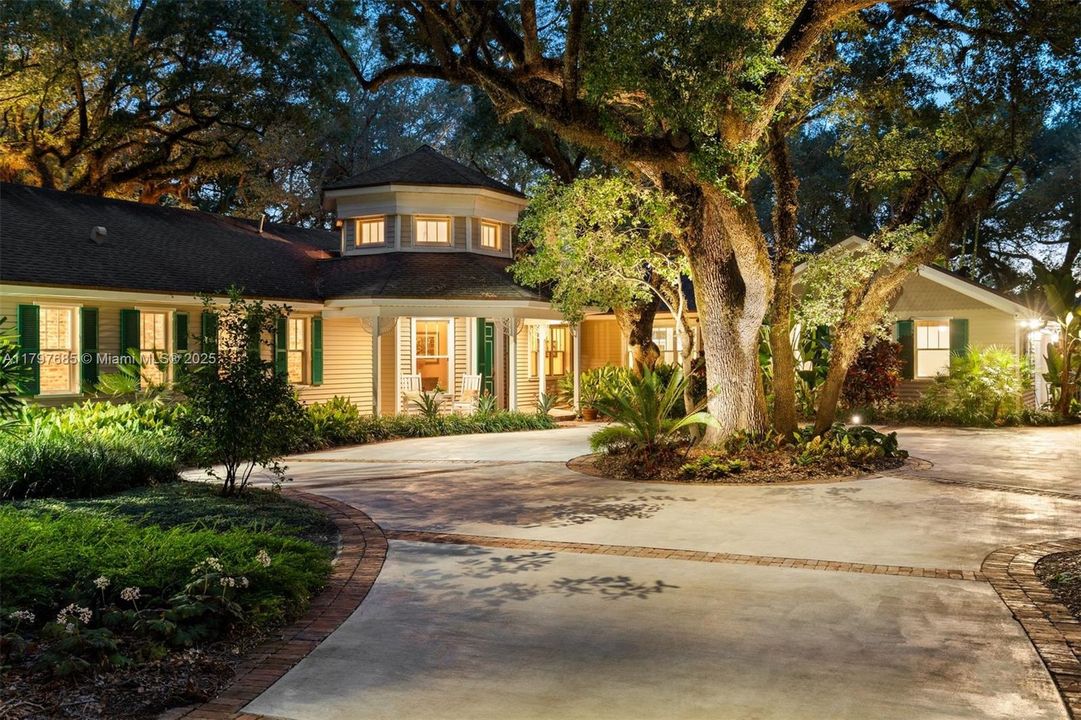 Active With Contract: $7,750,000 (5 beds, 4 baths, 4535 Square Feet)