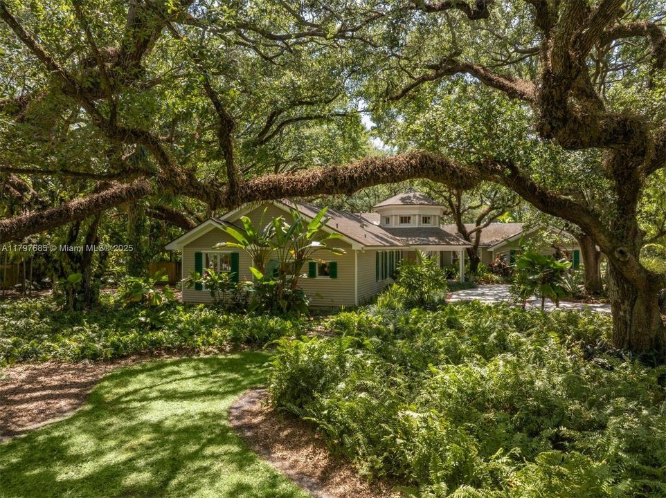 Active With Contract: $7,750,000 (5 beds, 4 baths, 4535 Square Feet)