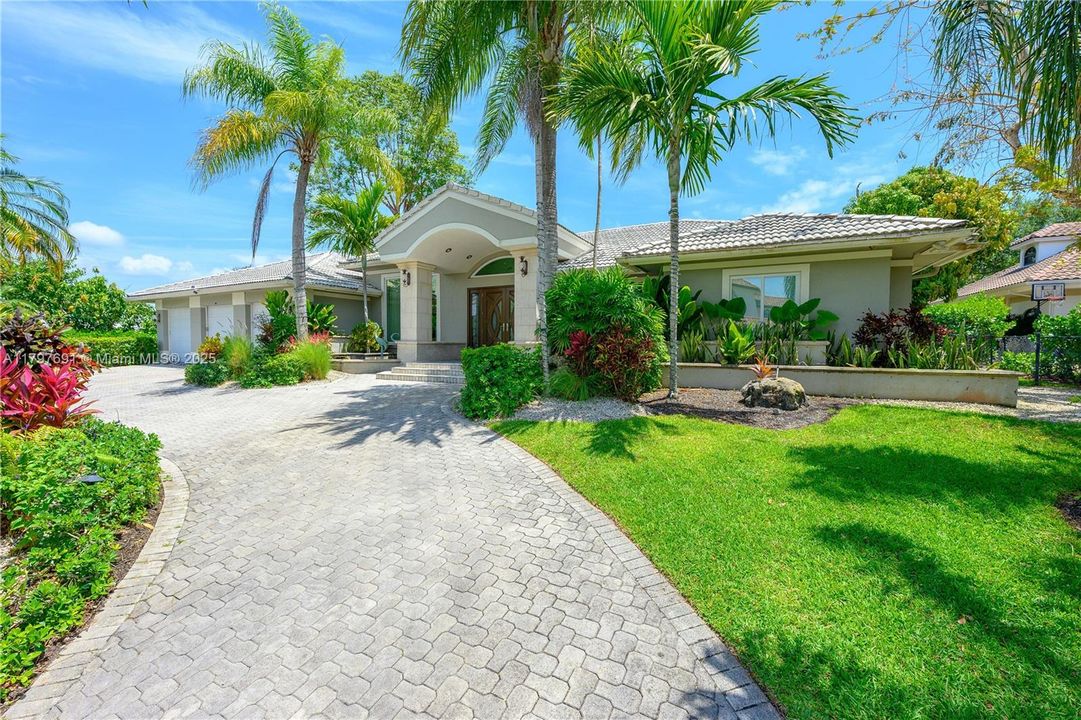 最近售出: $1,935,000 (5 贝兹, 4 浴室, 3765 平方英尺)