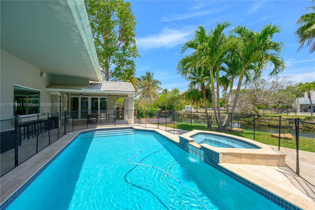 最近售出: $1,935,000 (5 贝兹, 4 浴室, 3765 平方英尺)