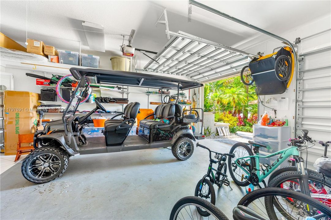 最近售出: $1,935,000 (5 贝兹, 4 浴室, 3765 平方英尺)