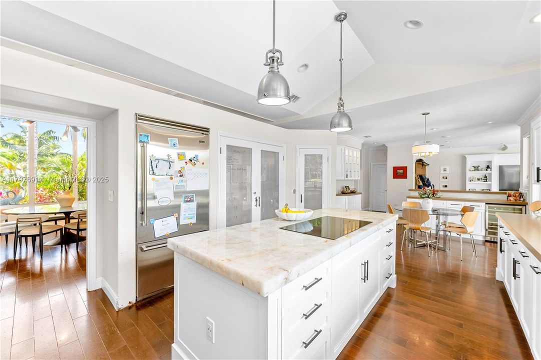 最近售出: $1,935,000 (5 贝兹, 4 浴室, 3765 平方英尺)