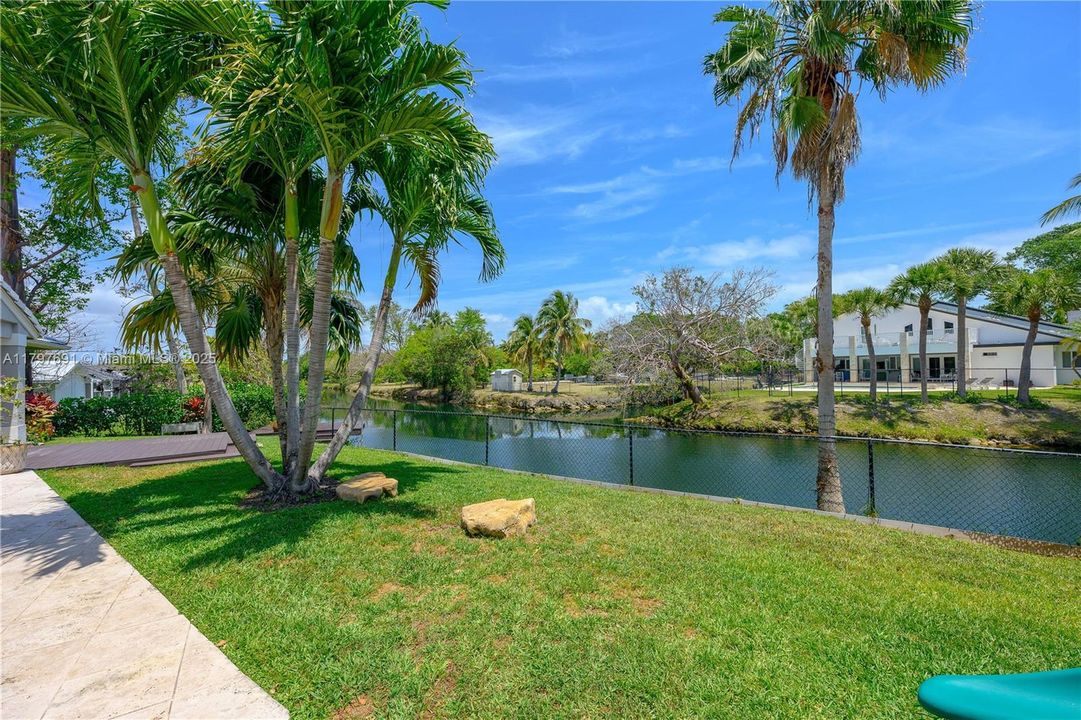 最近售出: $1,935,000 (5 贝兹, 4 浴室, 3765 平方英尺)